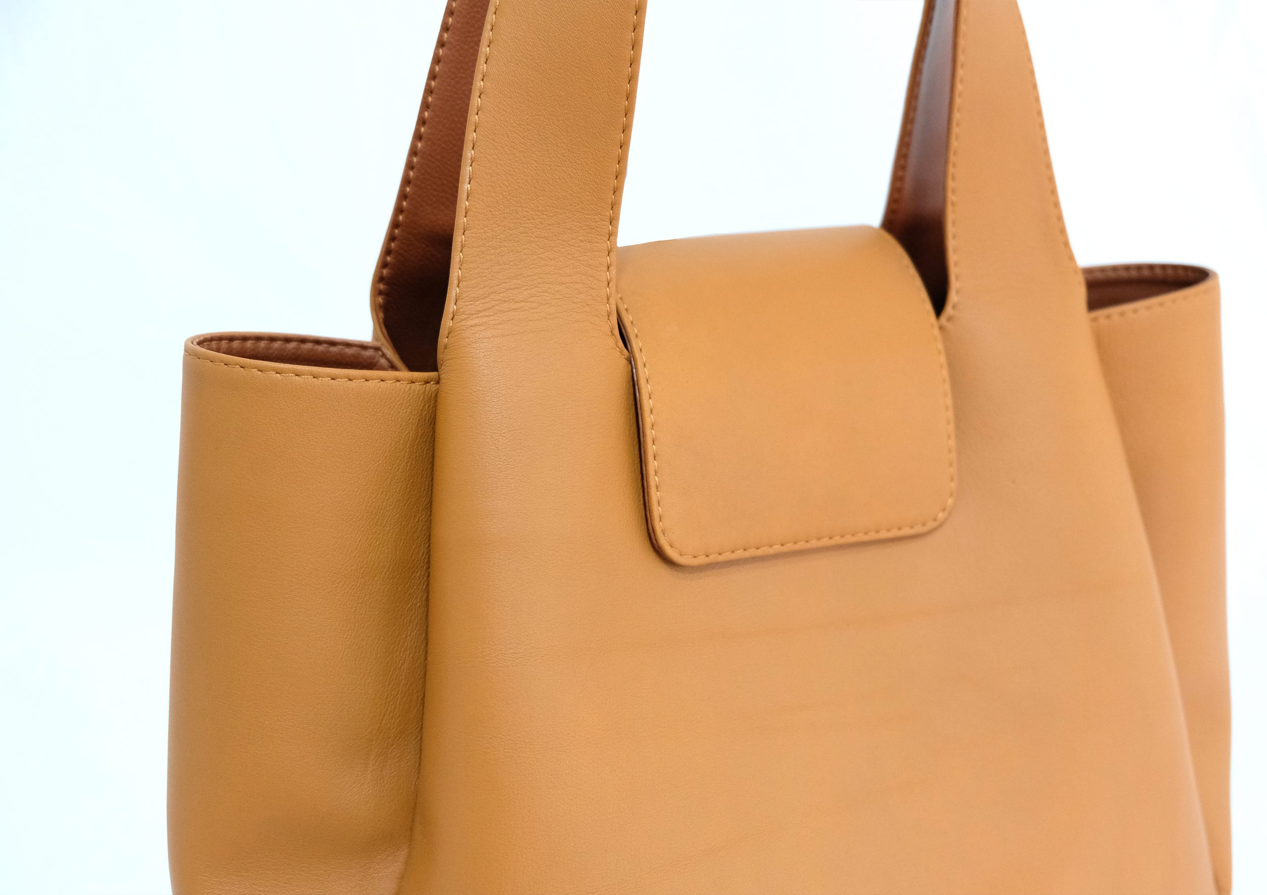 Alma Bag Large in Caramel - Image 4