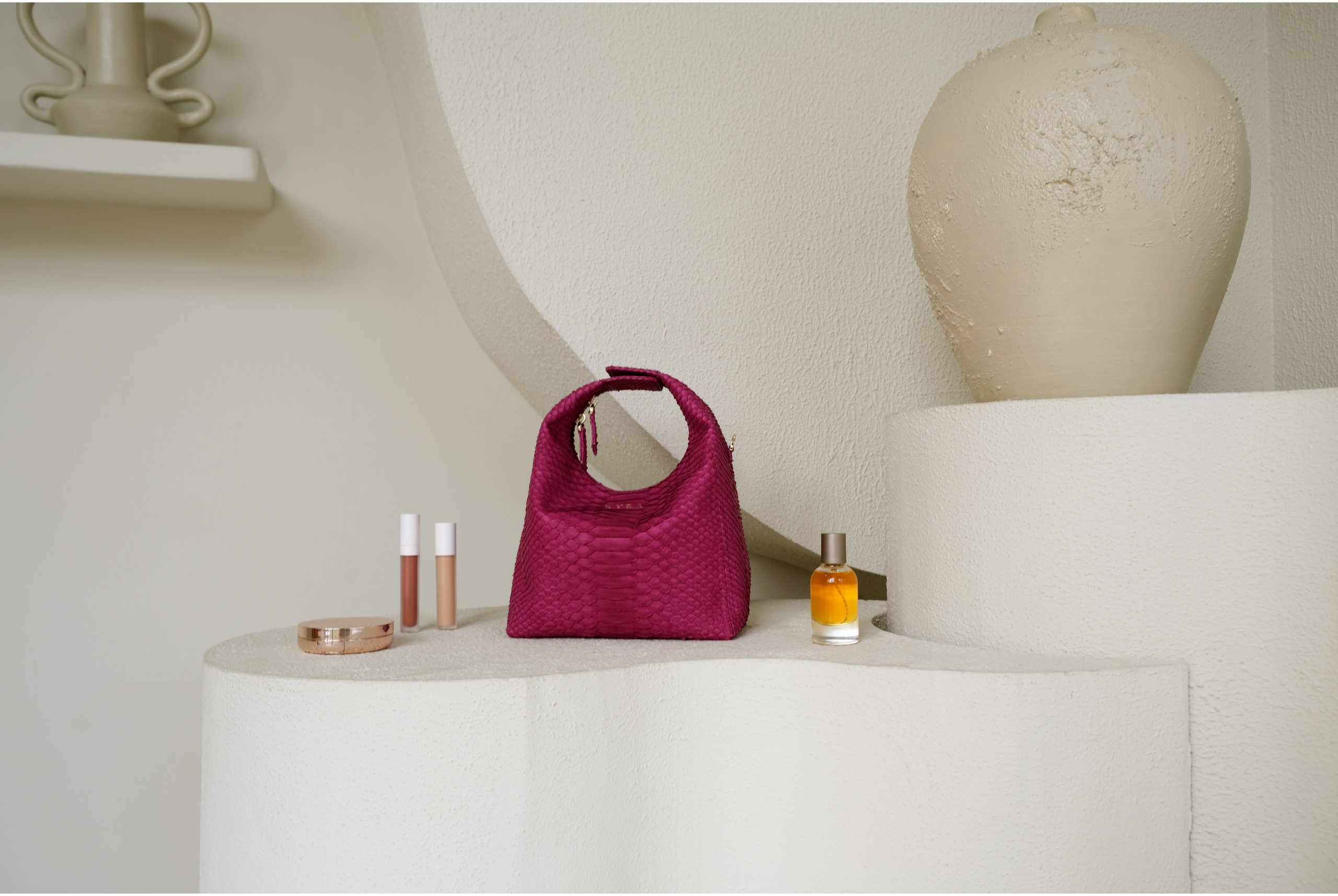 Leather Luxury Handbag Brand Indonesia (In Arabic)