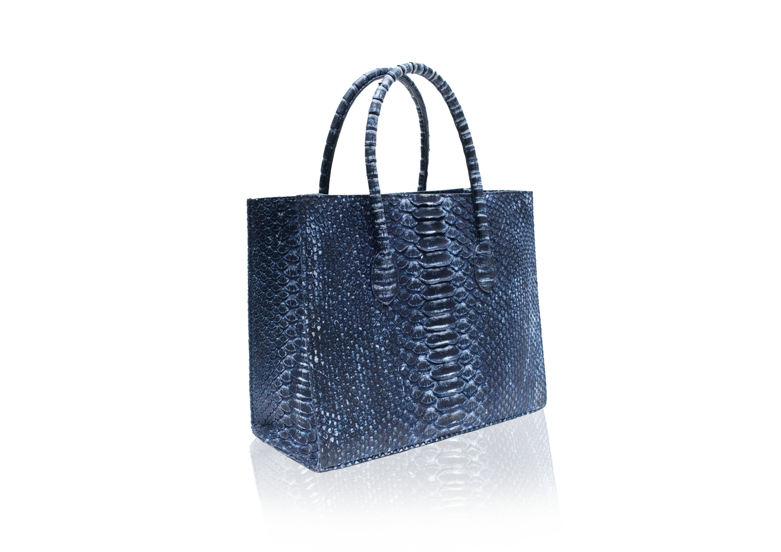 Roomy Tote Bag in Blue Washed - Image 2