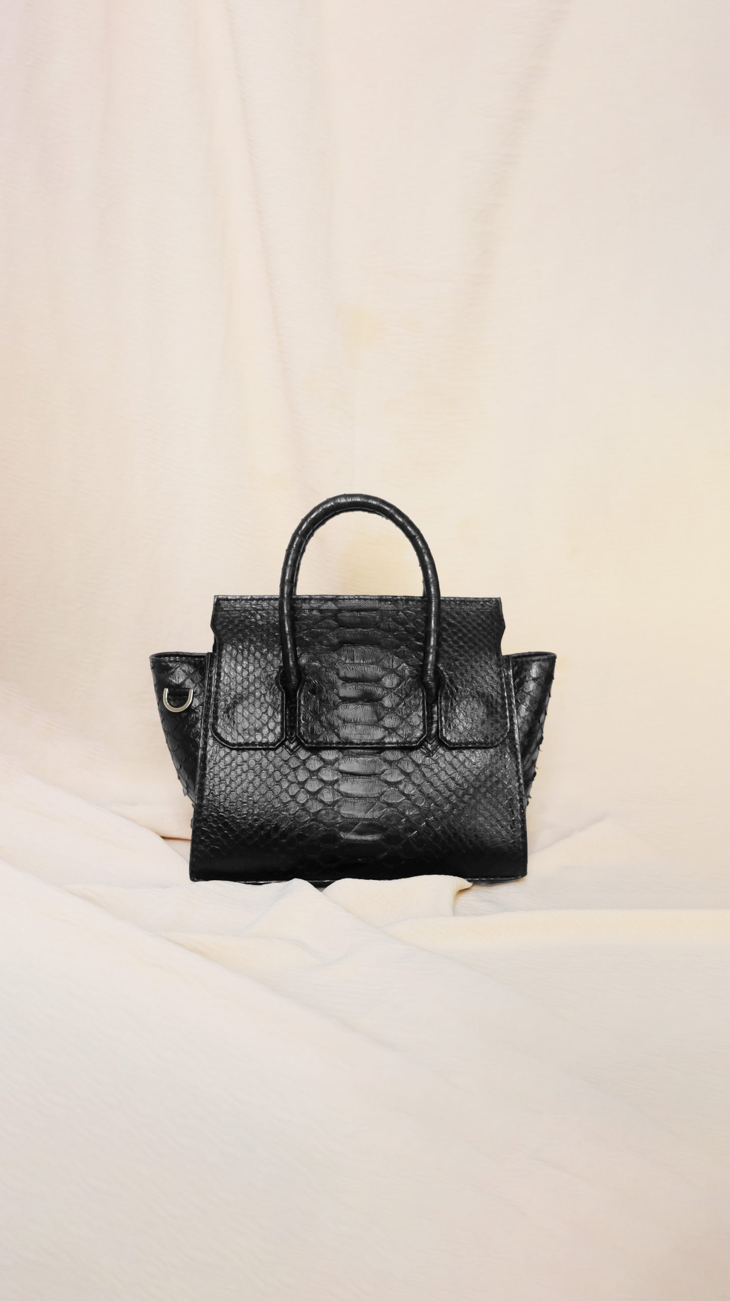 tas kulit hitam eksotis terbuat dari python leather